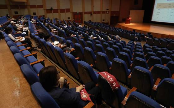 ��⵵����û�� 2021����� �ܰ��� �ڻ�� ���� ��ħ�� ���� ���� ù �ܰ� �Խü���ȸ�� 15�� ��⵵ ���� �߼ұ���������Ϳ��� ���ȴ�. �̳� �Խü���ȸ���� �кθ� 100�� ���� �����ߴ�. [��� ����] 